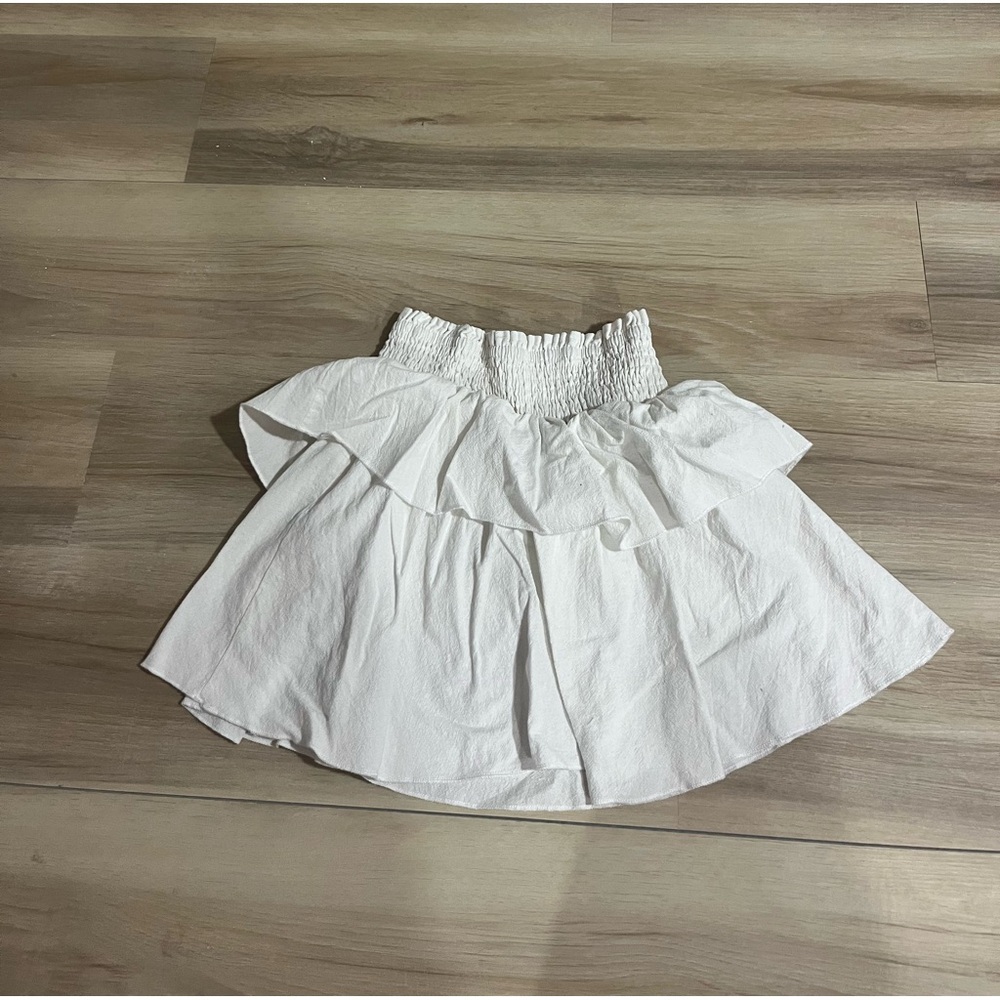 white ruffled xs shein skirt